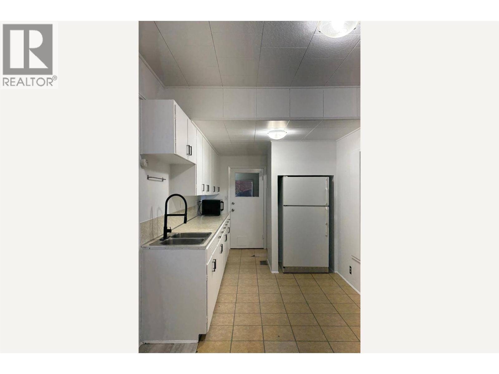 166 E 10TH STREET, North Vancouver