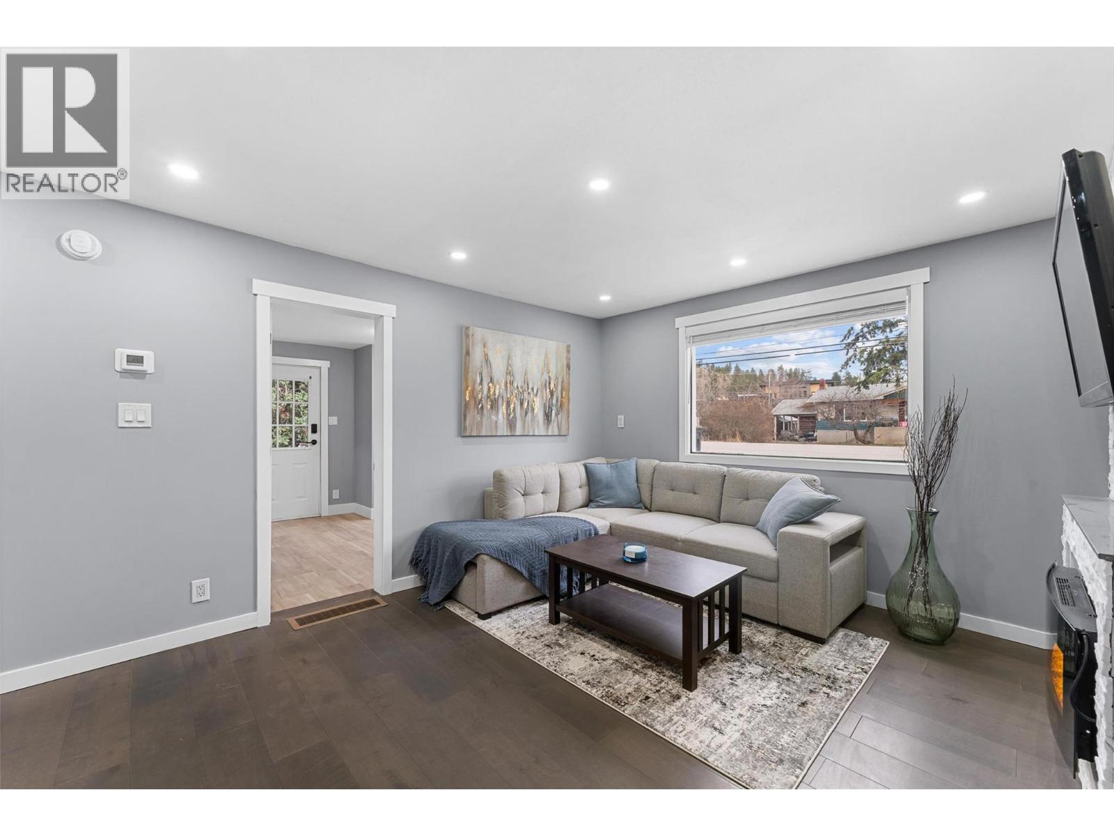  482 Snowsell Street North, Kelowna