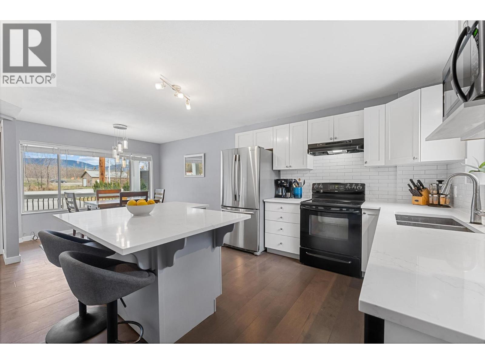  482 Snowsell Street North, Kelowna