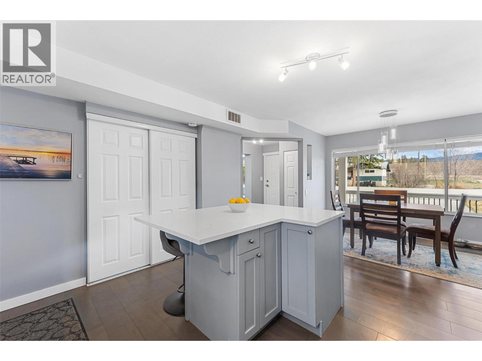  482 Snowsell Street North, Kelowna