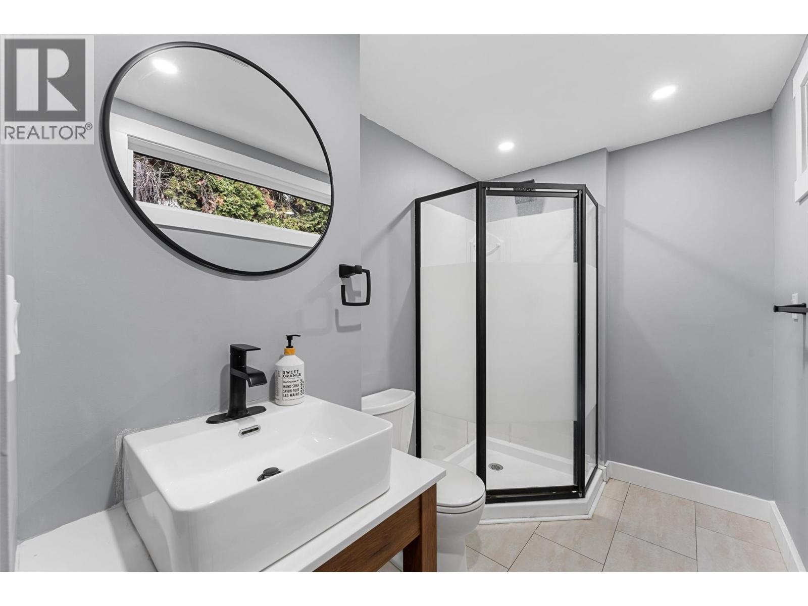  482 Snowsell Street North, Kelowna