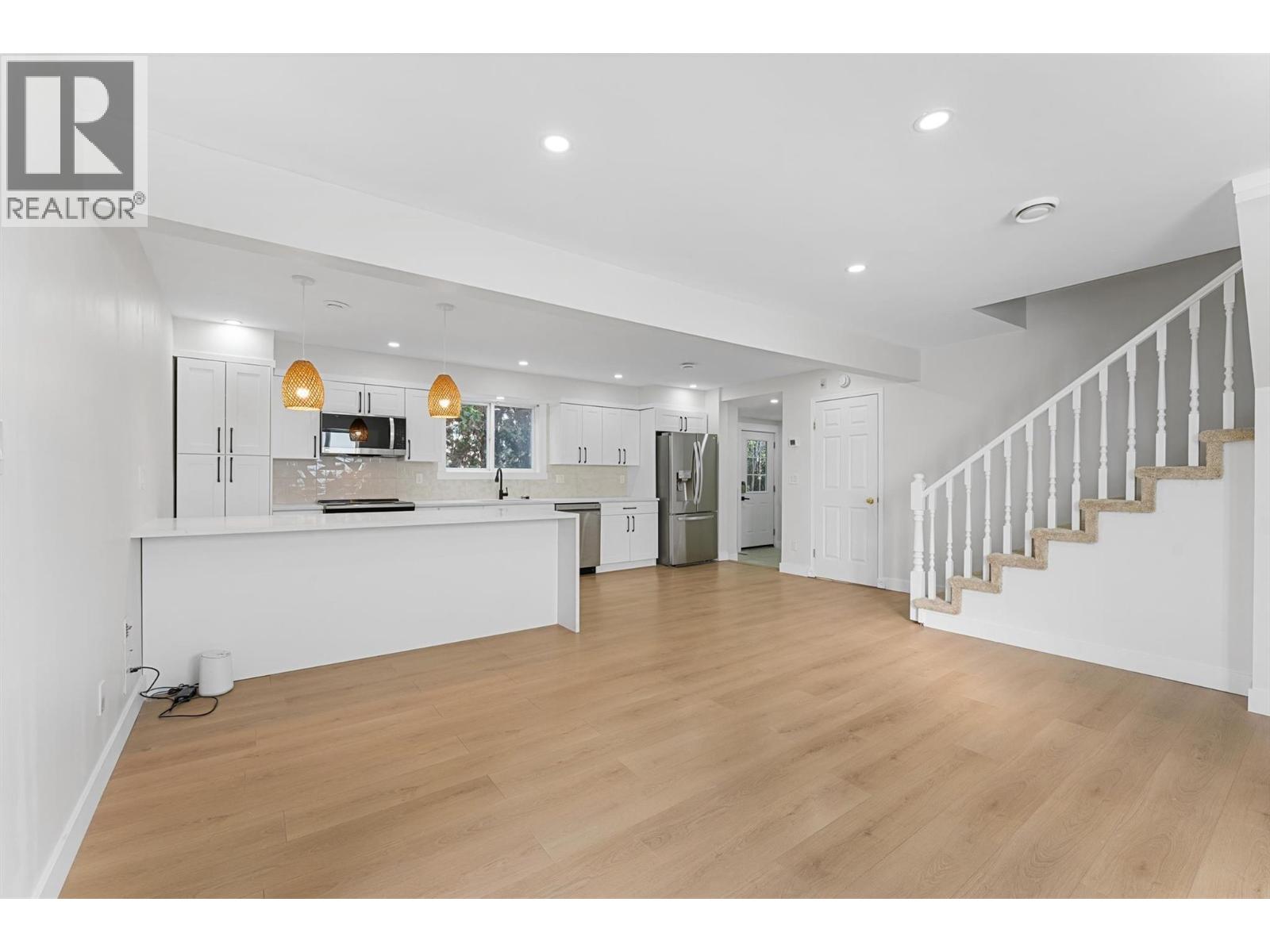  482 Snowsell Street North, Kelowna