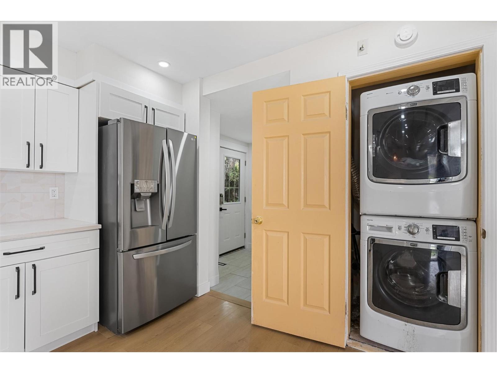  482 Snowsell Street North, Kelowna