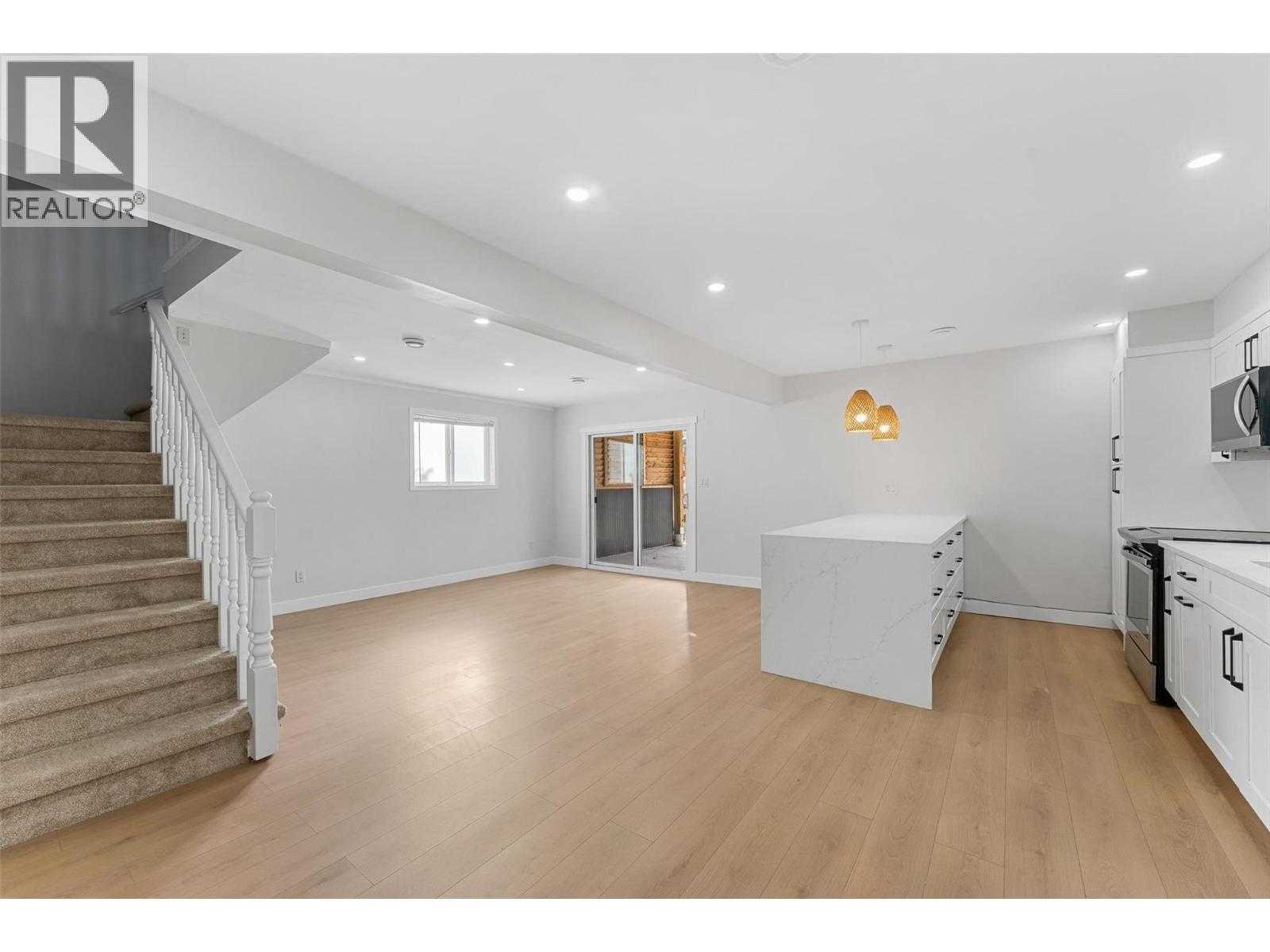  482 Snowsell Street North, Kelowna