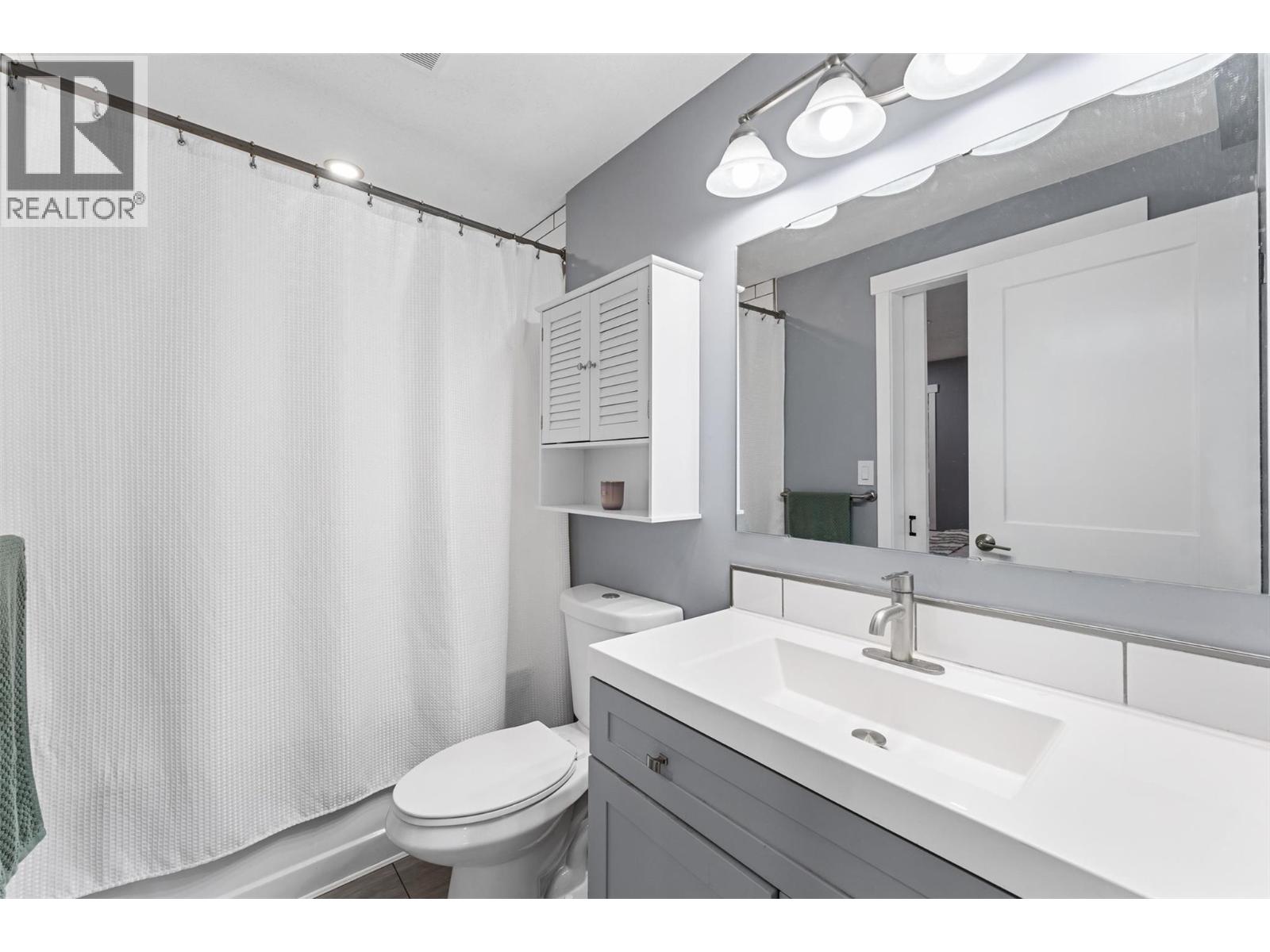  482 Snowsell Street North, Kelowna