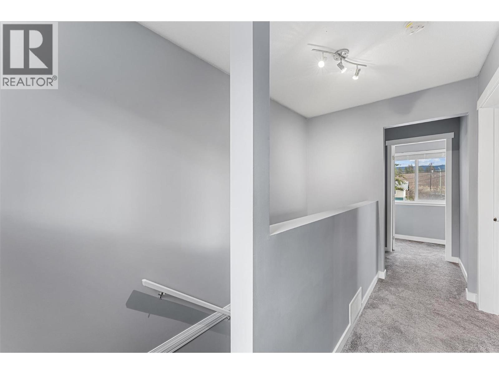  482 Snowsell Street North, Kelowna