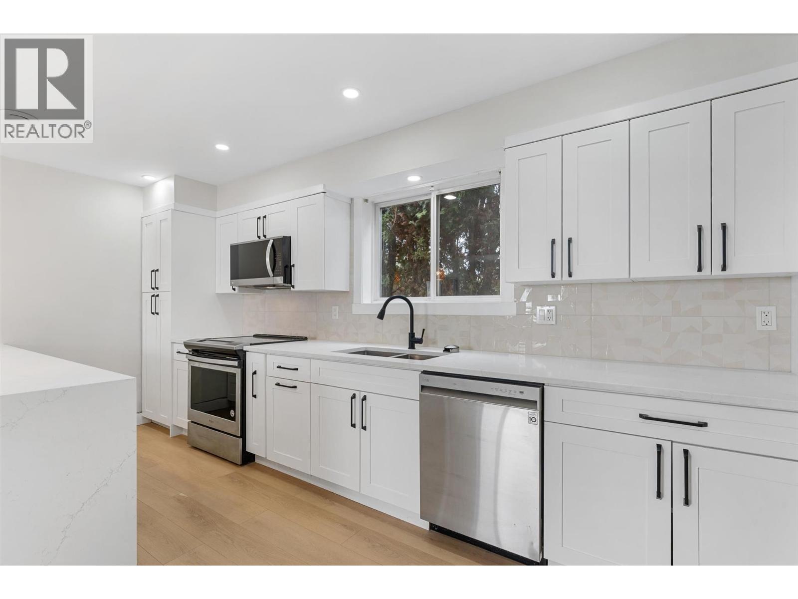  482 Snowsell Street North, Kelowna