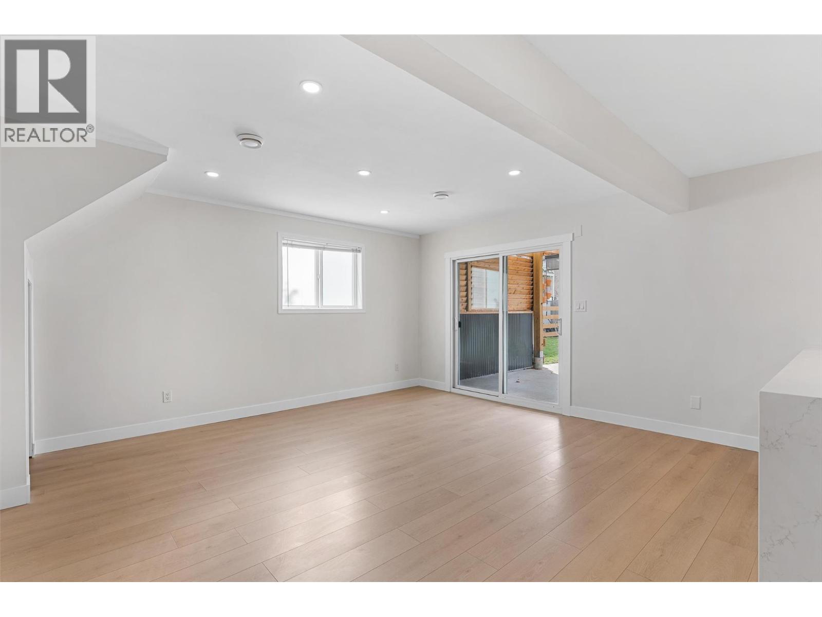  482 Snowsell Street North, Kelowna