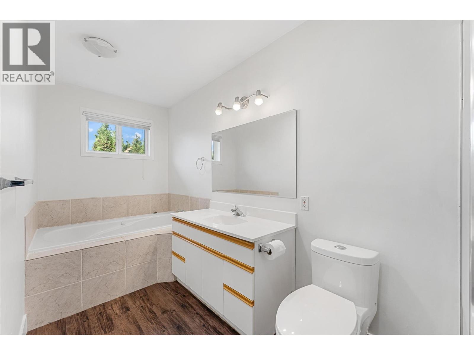  482 Snowsell Street North, Kelowna