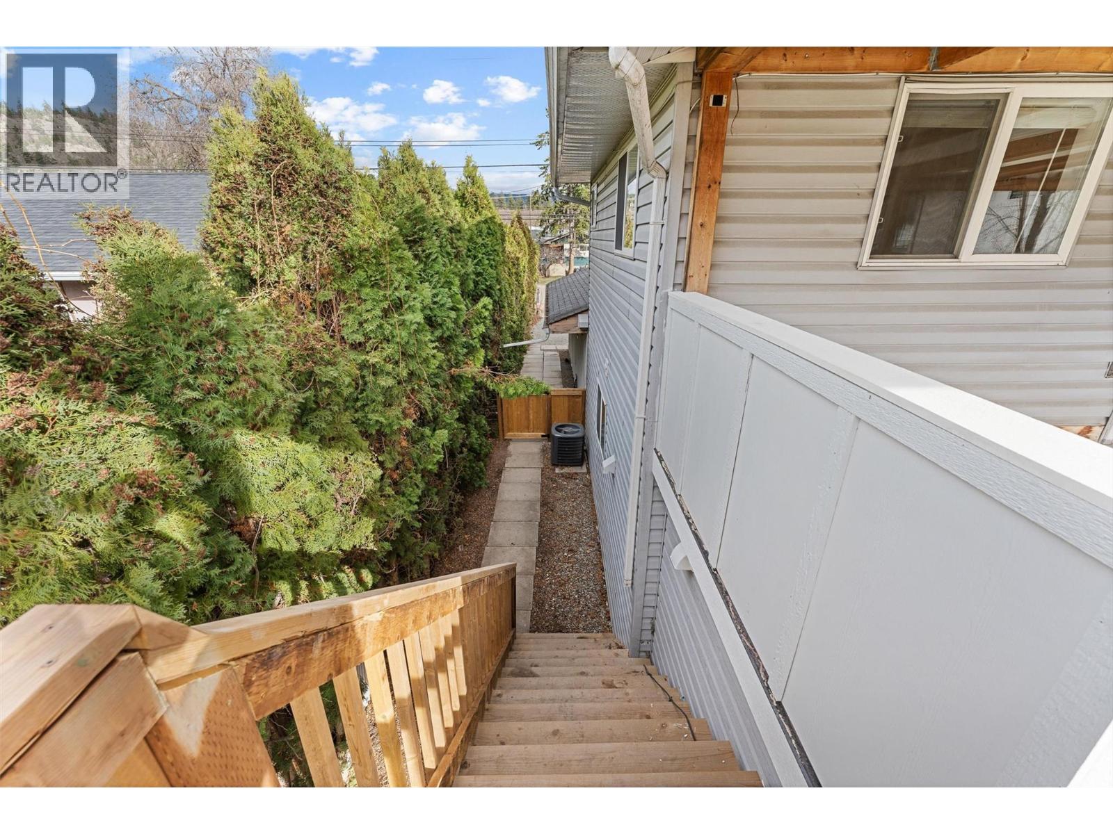  482 Snowsell Street North, Kelowna