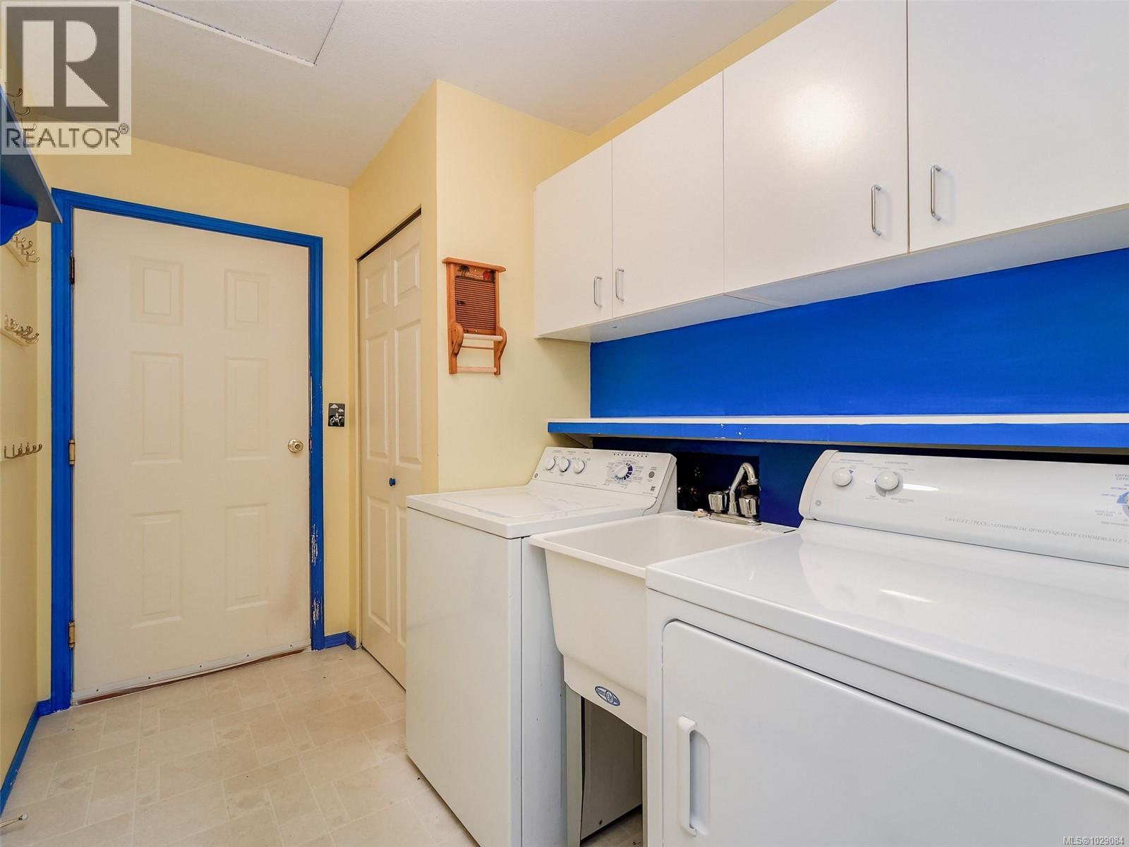 2011 GOVENLOCK PL - 24