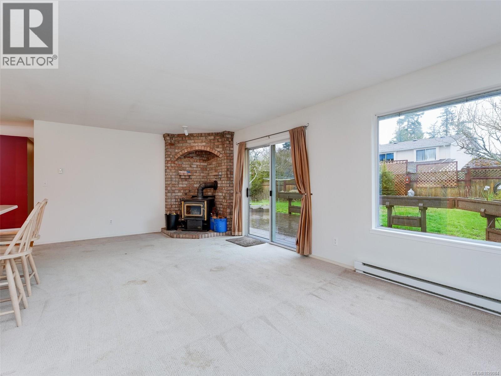 2011 GOVENLOCK PL - Image 3