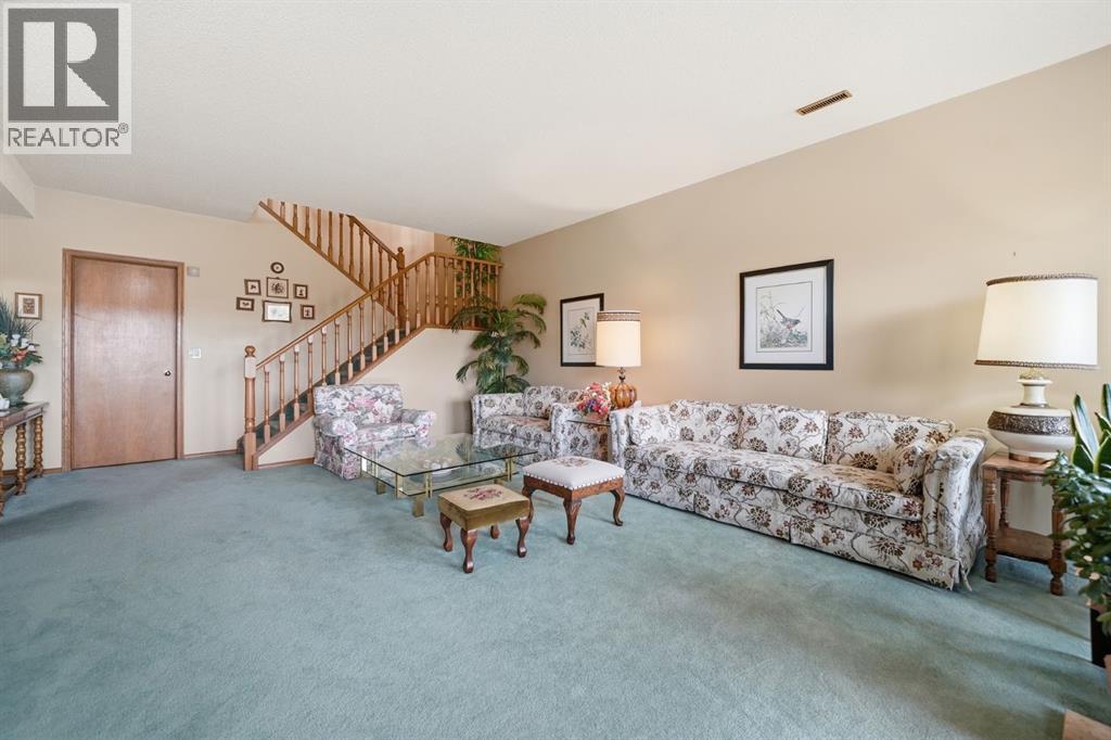 Single Family House Bungalow for Sale in  Edgeland Close NW Edgemont Calgary 