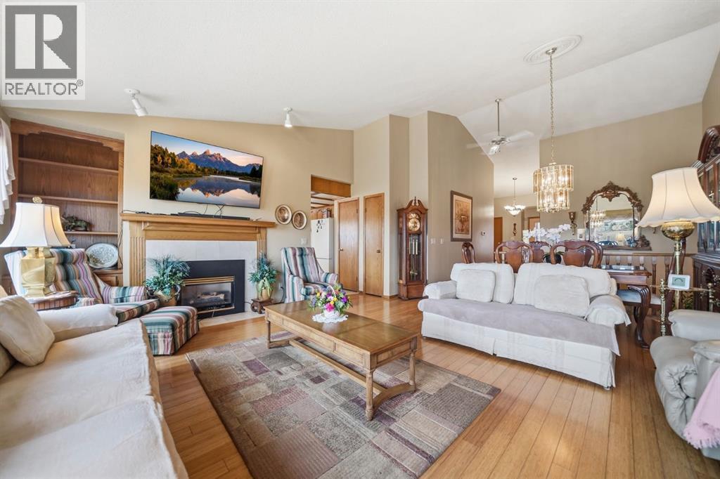 Single Family House Bungalow for Sale in  Edgeland Close NW Edgemont Calgary 