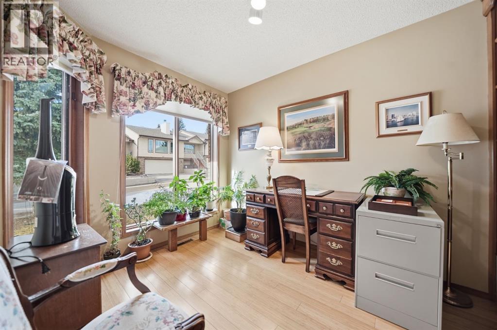 Single Family House Bungalow for Sale in  Edgeland Close NW Edgemont Calgary 