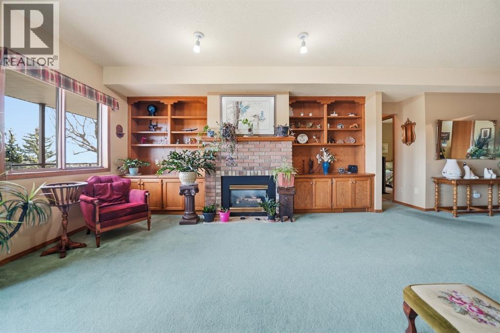 Single Family House Bungalow for Sale in  Edgeland Close NW Edgemont Calgary 