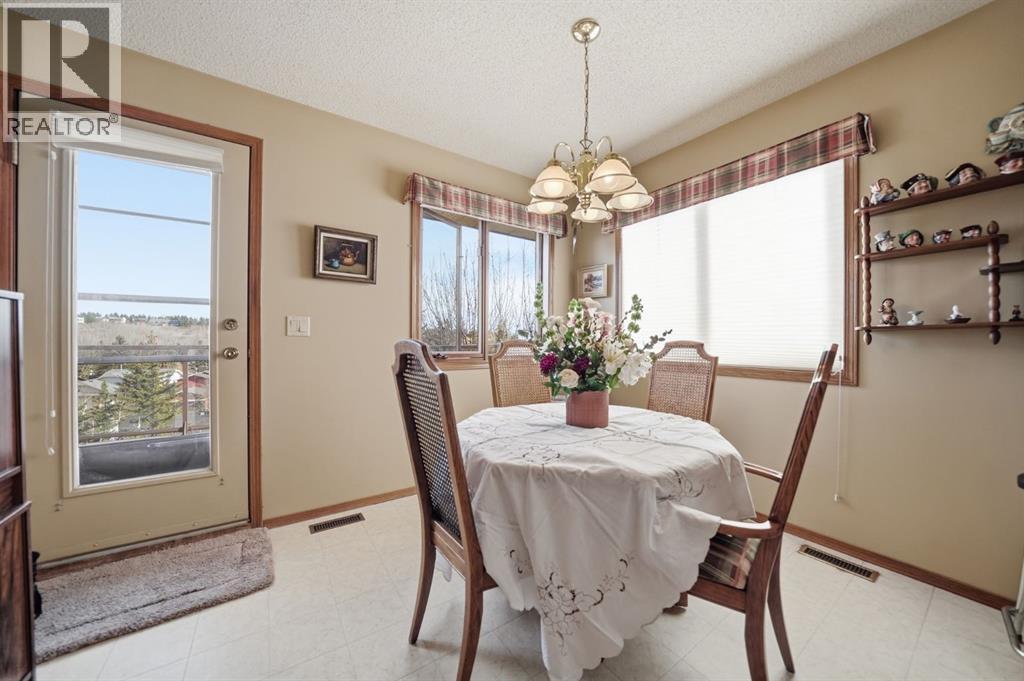 Single Family House Bungalow for Sale in  Edgeland Close NW Edgemont Calgary 