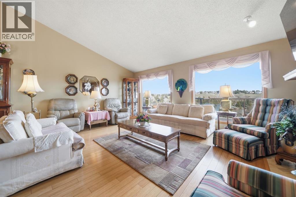 Single Family House Bungalow for Sale in  Edgeland Close NW Edgemont Calgary 