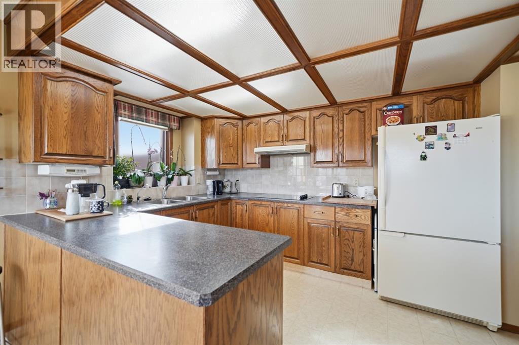 Single Family House Bungalow for Sale in  Edgeland Close NW Edgemont Calgary 