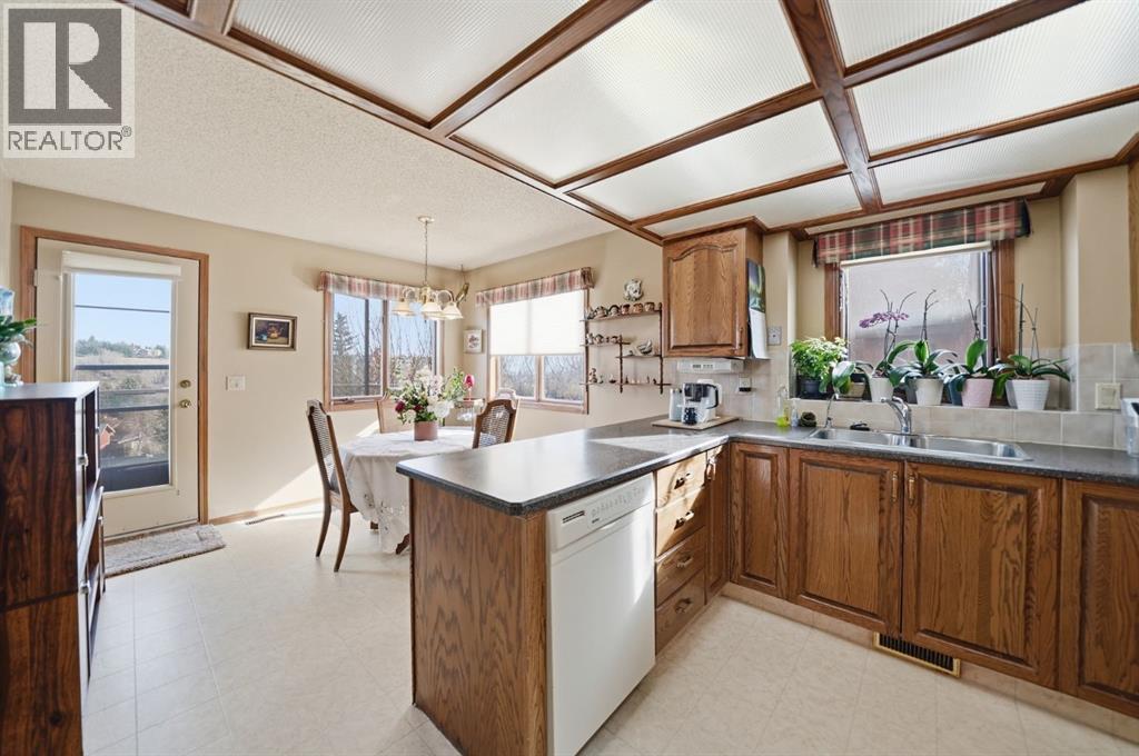 Single Family House Bungalow for Sale in  Edgeland Close NW Edgemont Calgary 