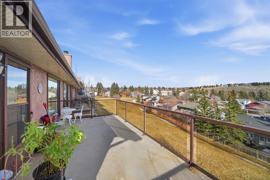 Single Family House Bungalow for Sale in  Edgeland Close NW Edgemont Calgary 