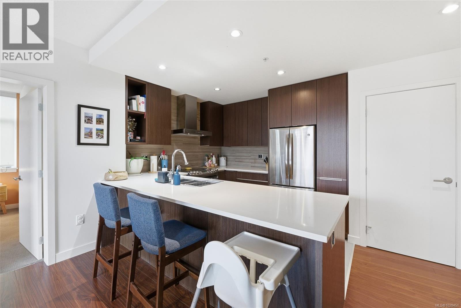 205 640 Michigan St, Victoria