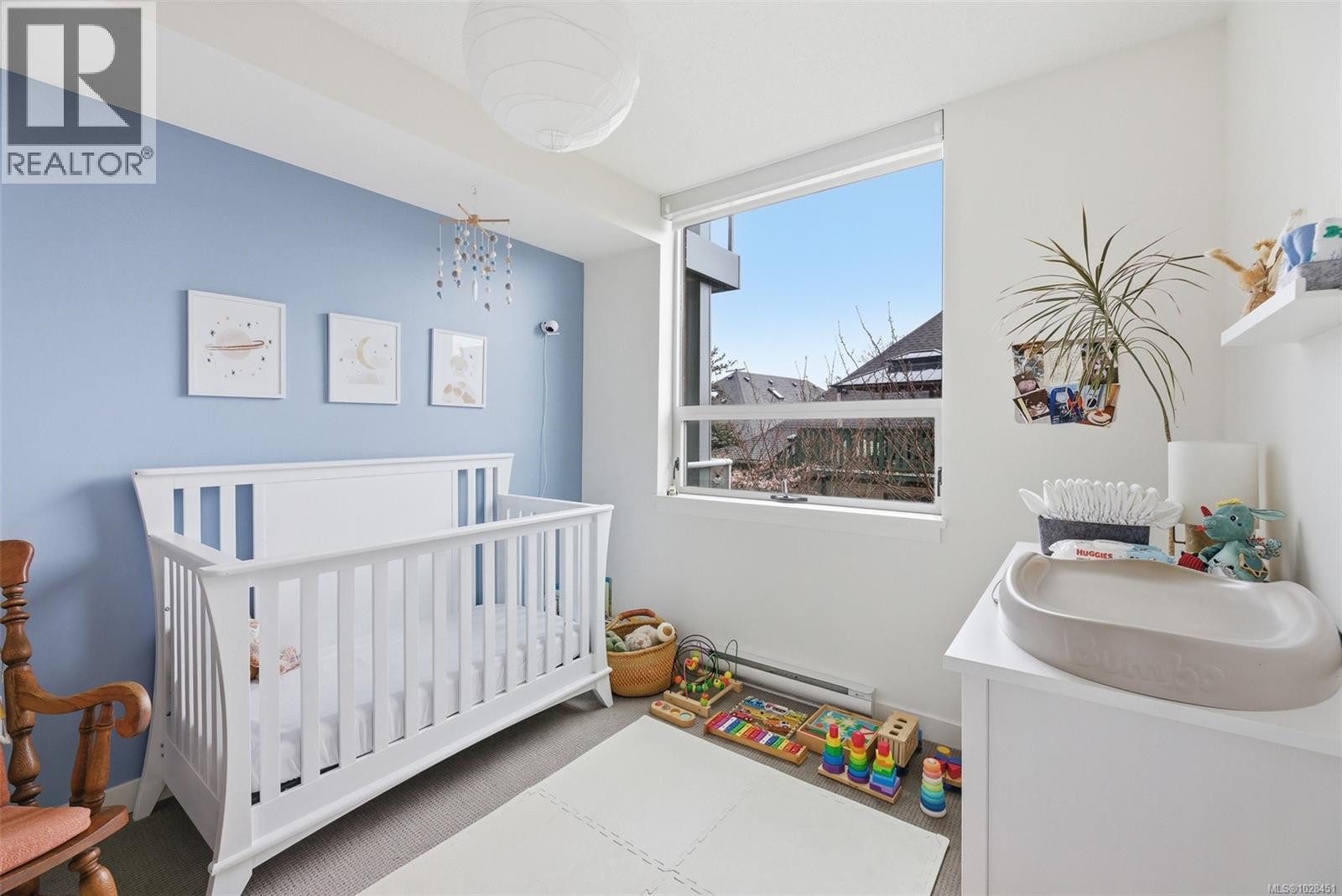 205 640 Michigan St, Victoria