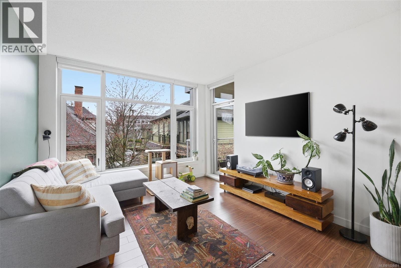 205 640 Michigan St, Victoria