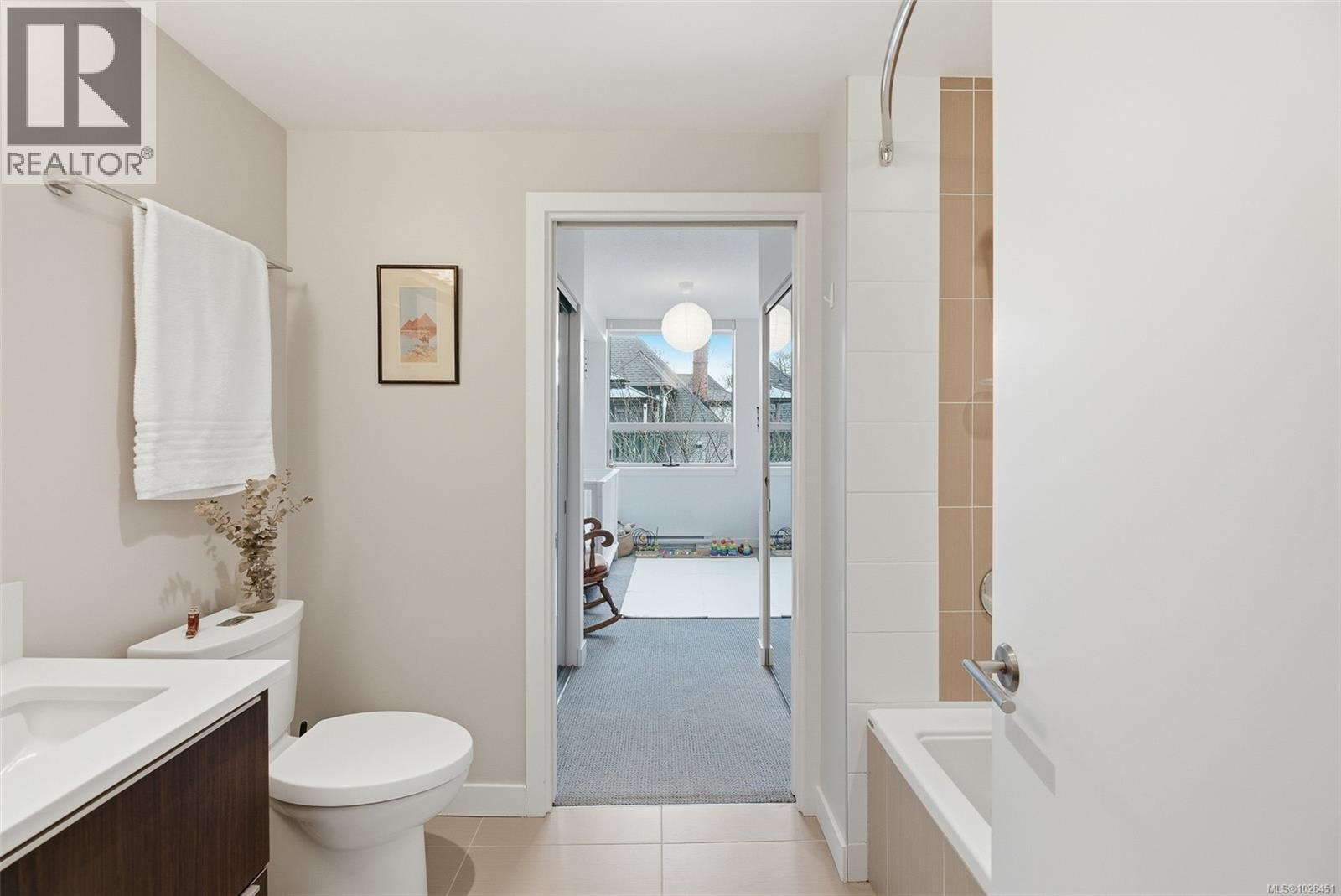 205 640 Michigan St, Victoria