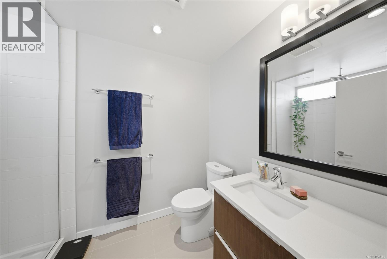 205 640 Michigan St, Victoria