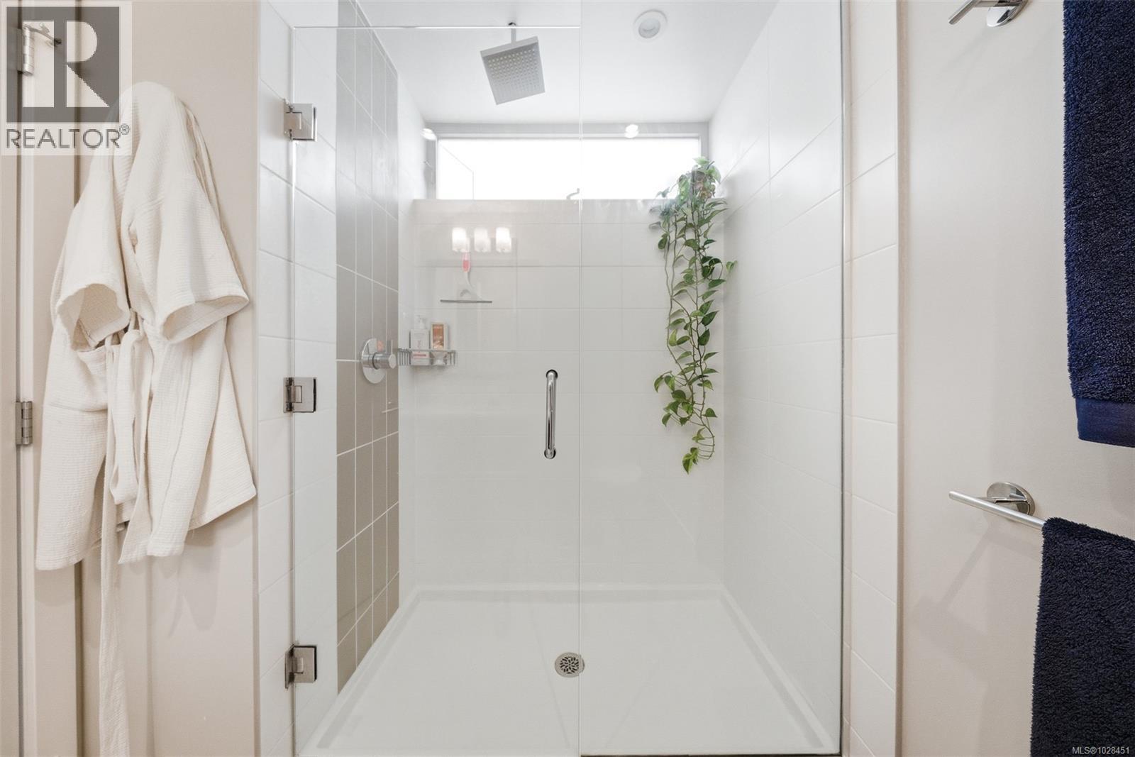 205 640 Michigan St, Victoria