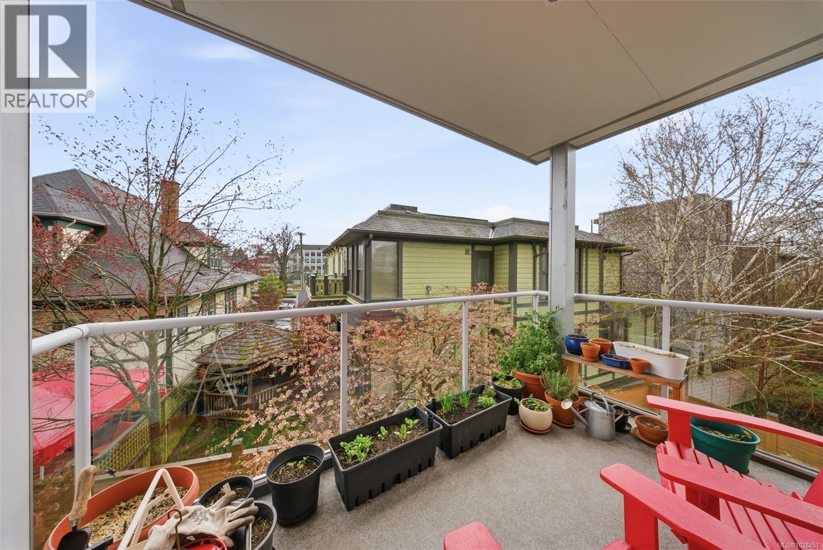 205 640 Michigan St, Victoria