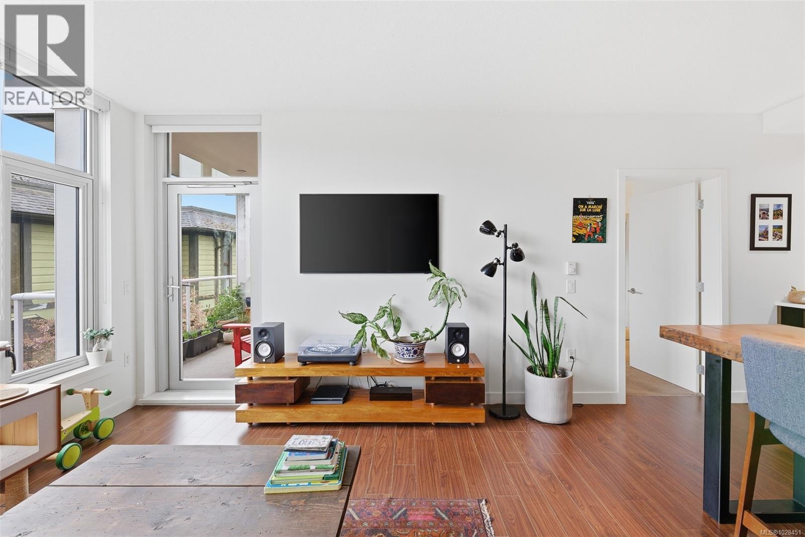 205 640 Michigan St, Victoria