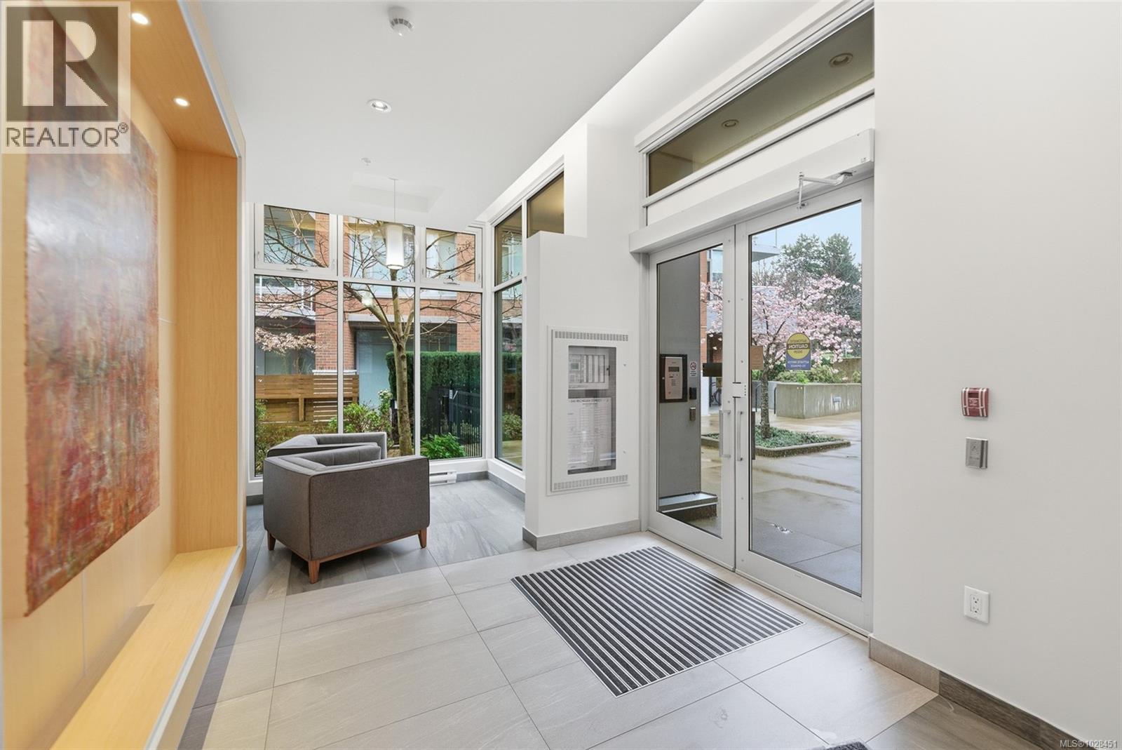 205 640 Michigan St, Victoria