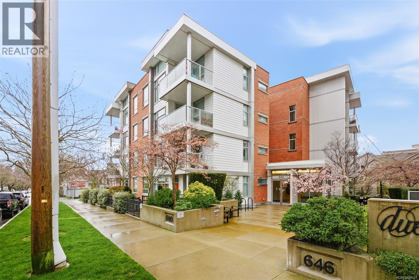 205 640 Michigan St, Victoria