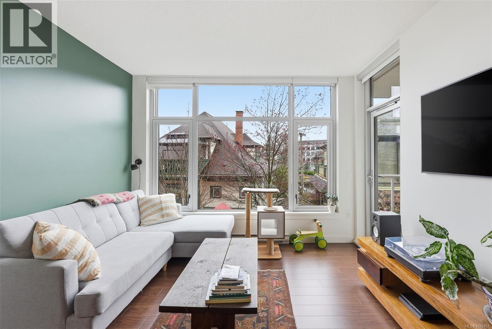 205 640 Michigan St, Victoria