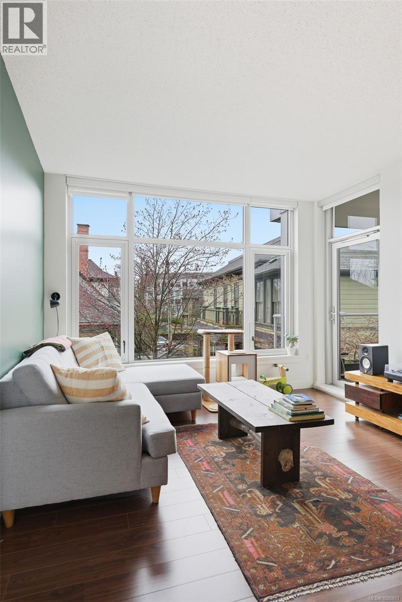 205 640 Michigan St, Victoria