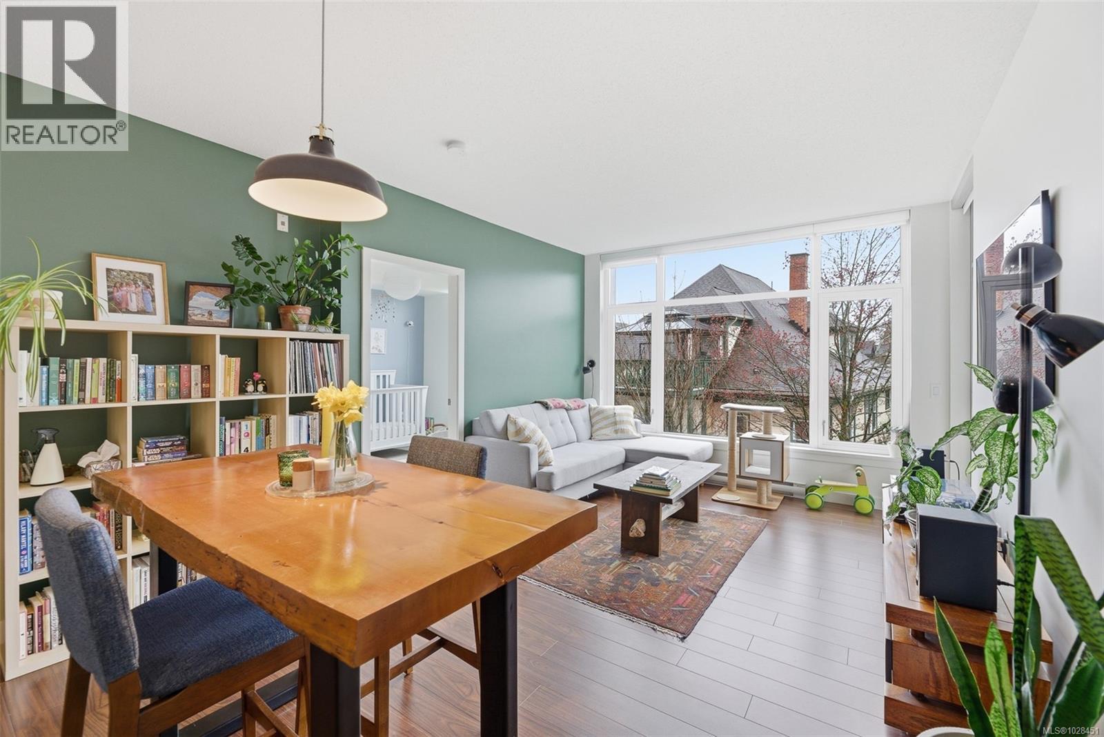 205 640 Michigan St, Victoria