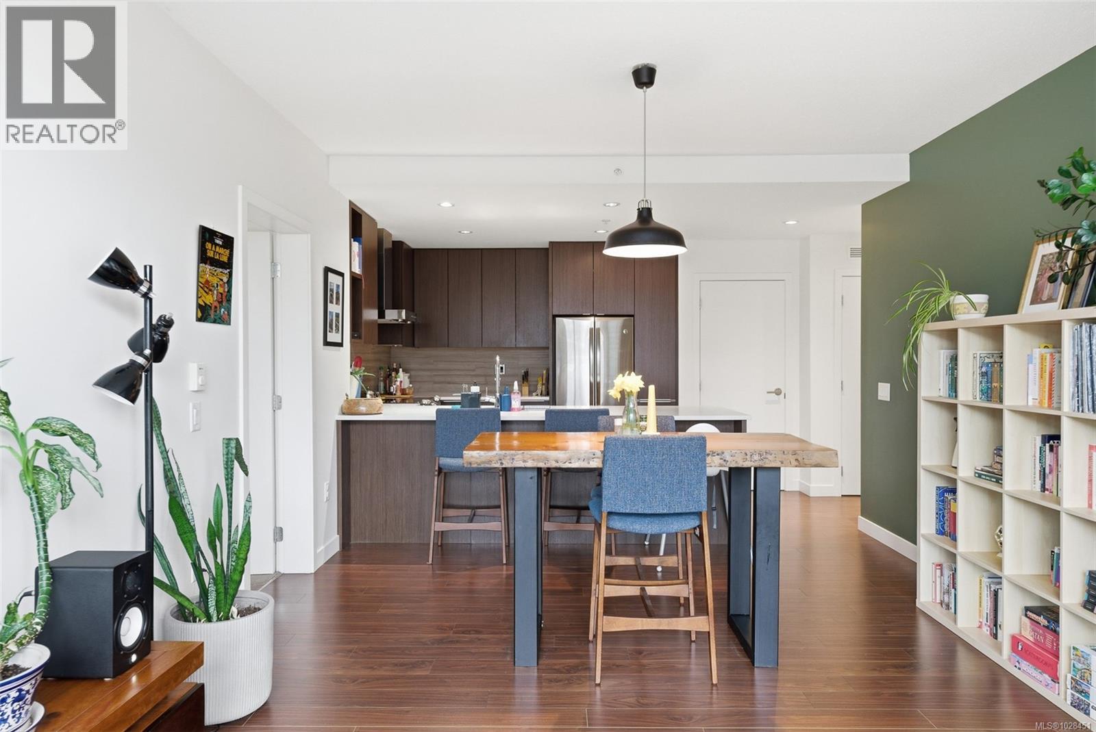 205 640 Michigan St, Victoria