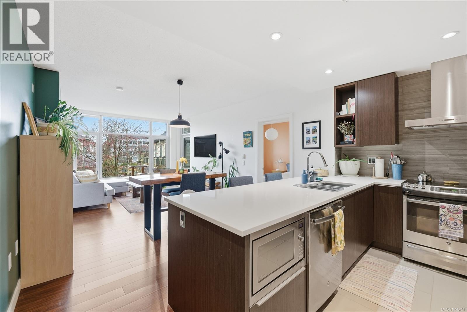 205 640 Michigan St, Victoria