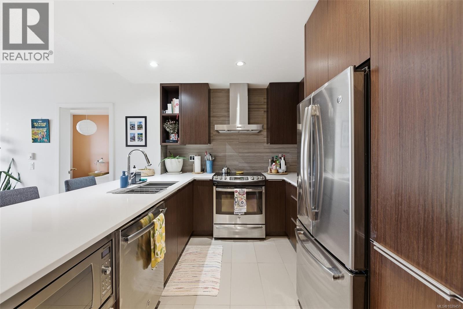 205 640 Michigan St, Victoria