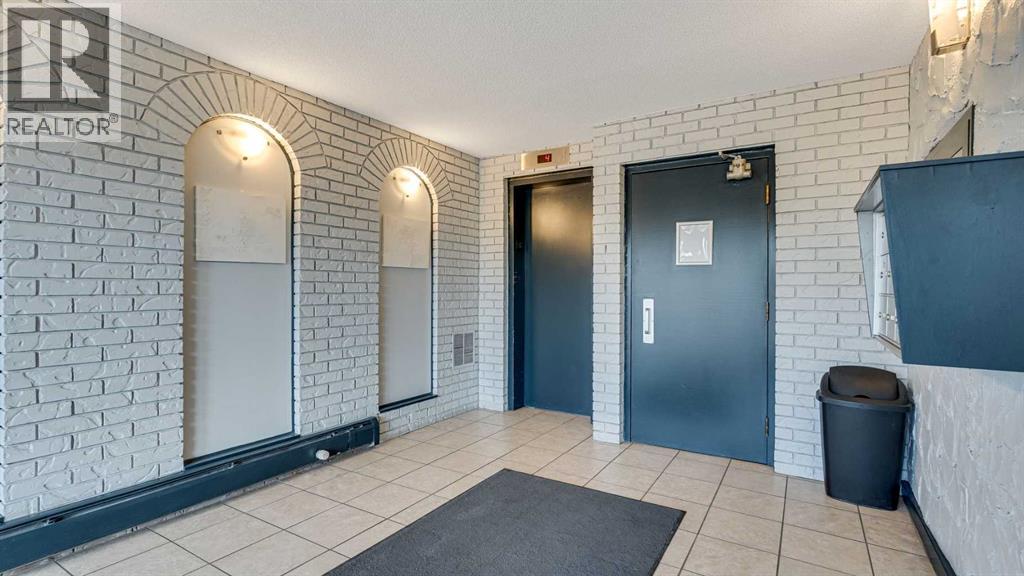 Single Family House for Sale in    Avenue NW West Hillhurst Calgary 