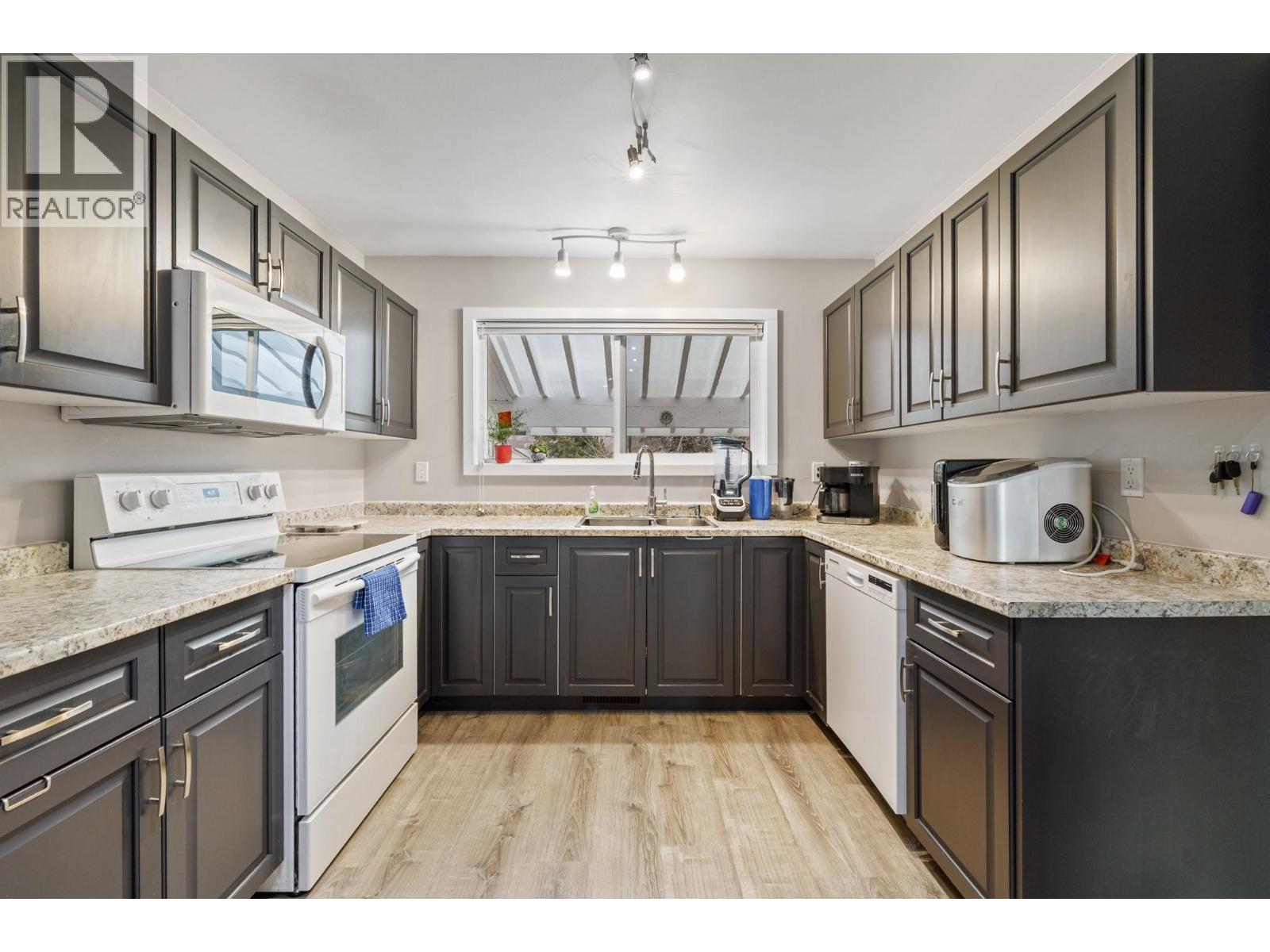  870 Dougall Road South, Kelowna