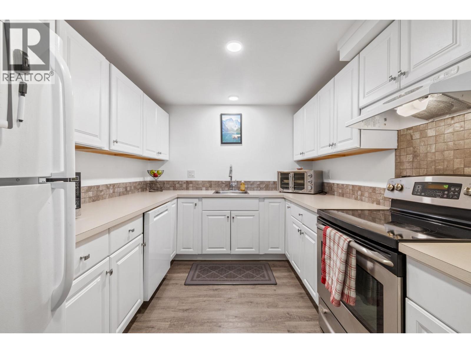  870 Dougall Road South, Kelowna