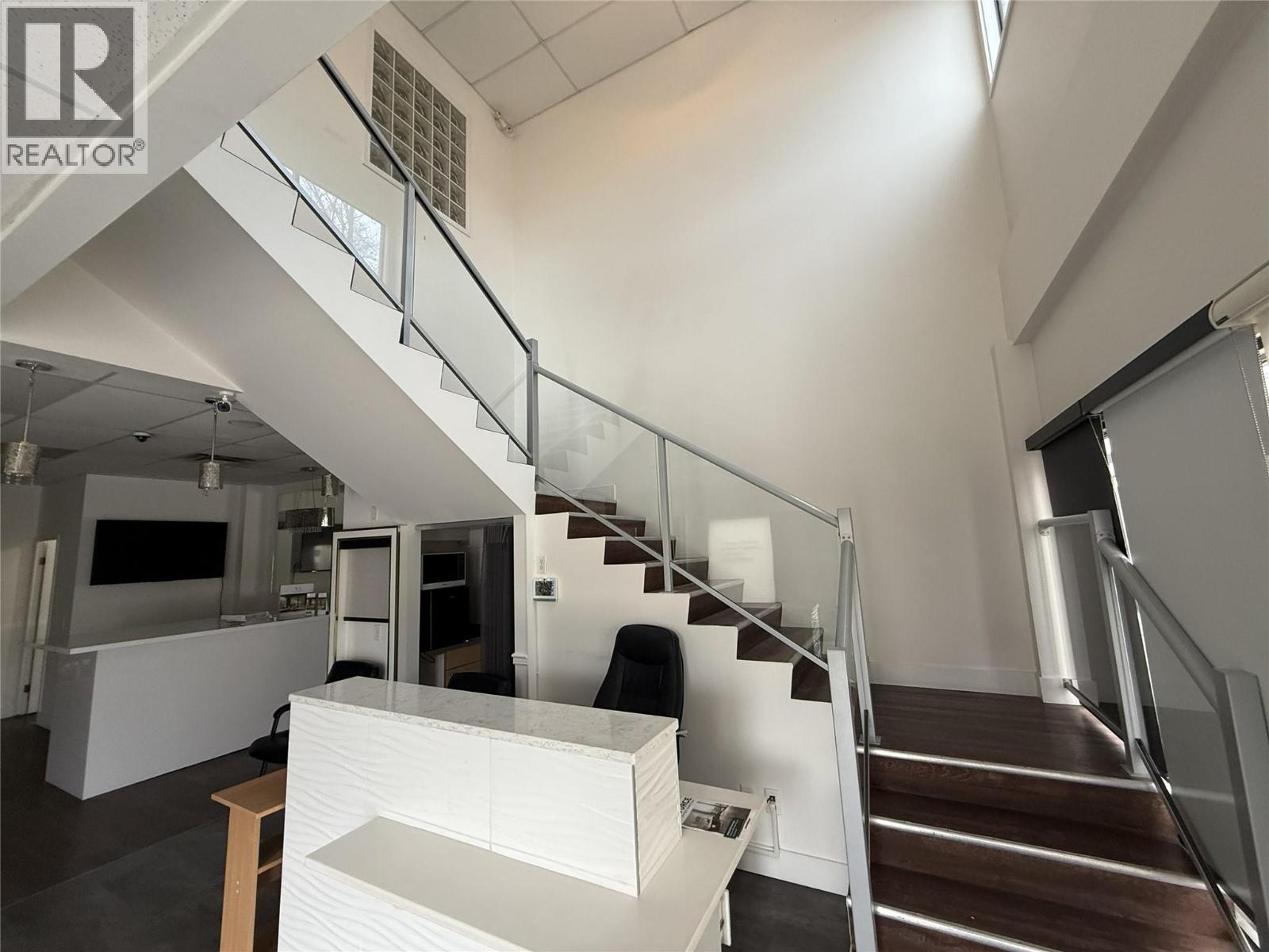  595 Lawrence Avenue, Kelowna