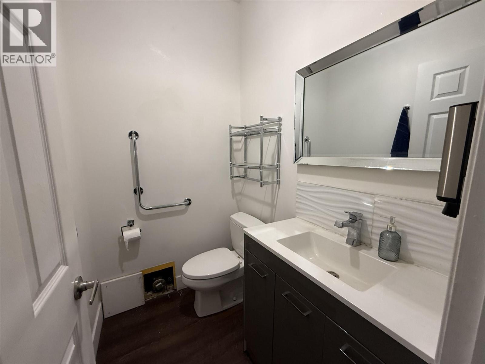  595 Lawrence Avenue, Kelowna