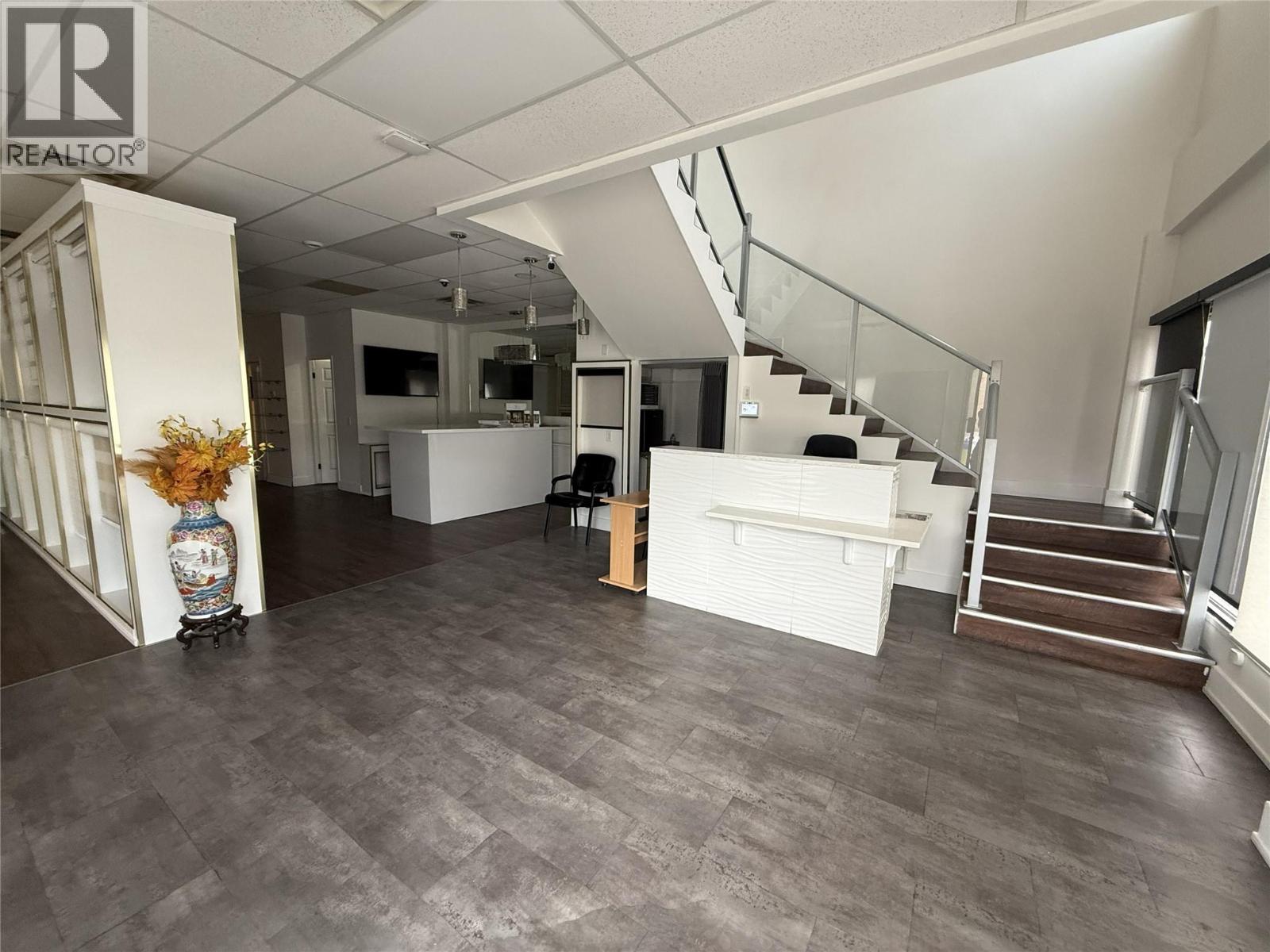  595 Lawrence Avenue, Kelowna