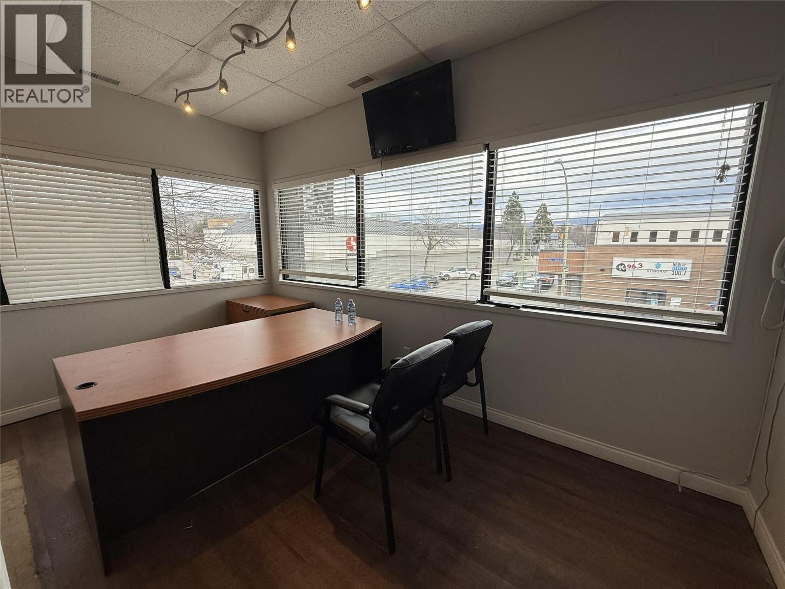  595 Lawrence Avenue, Kelowna