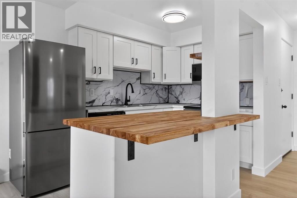 Single Family House for Sale in    Avenue NW Banff Trail Calgary 