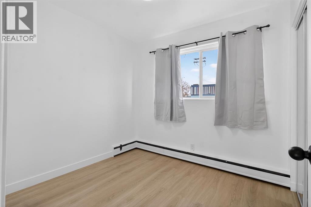 Single Family House for Sale in    Avenue NW Banff Trail Calgary 